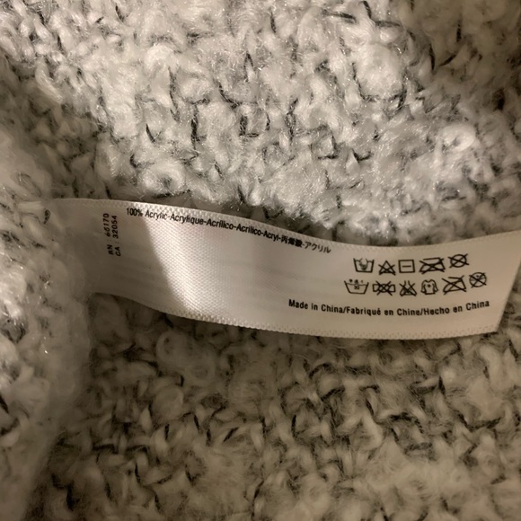 Nice soft chunky blanket scarf with fringe - Picture 7 of 10